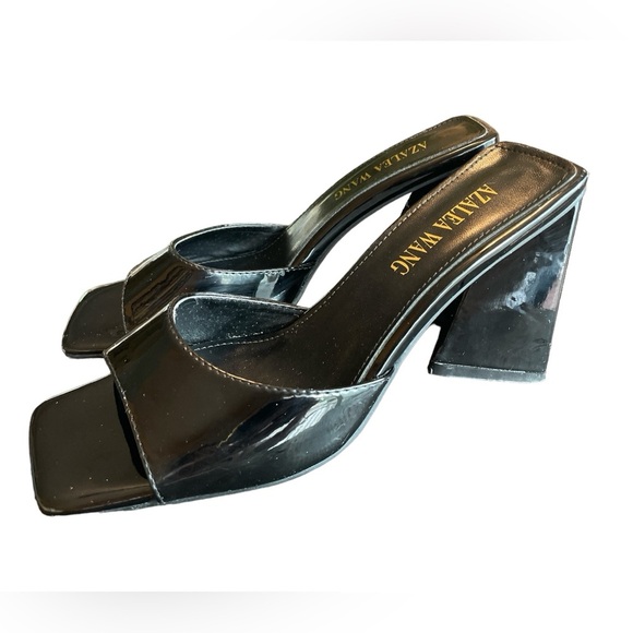 Azalea Wang Work For It Chunky Sandal in Black Patent, Size 8.5 - Picture 2 of 7